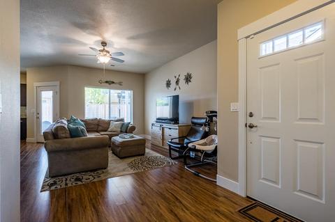 395 Live Oak Loop, Central Point, OR 97502 photo 4