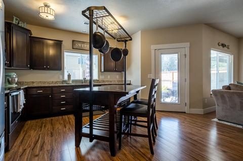 395 Live Oak Loop, Central Point, OR 97502 photo 12