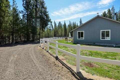 52160 Dustan Rd, La Pine, OR 97739 photo 2