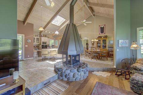1316 E Fork Rd, Williams, OR 97544 photo 3
