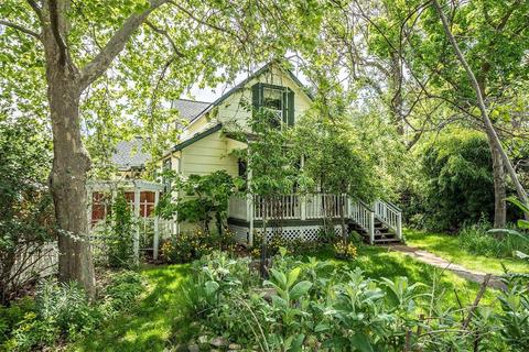 384 Helman St, Ashland, OR 97520 photo 2