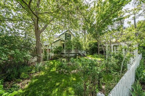 384 Helman St, Ashland, OR 97520 photo 1