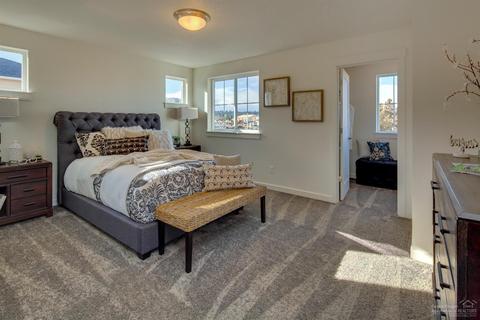 2402 NE Victor Pl, Bend, OR 97701 photo 3