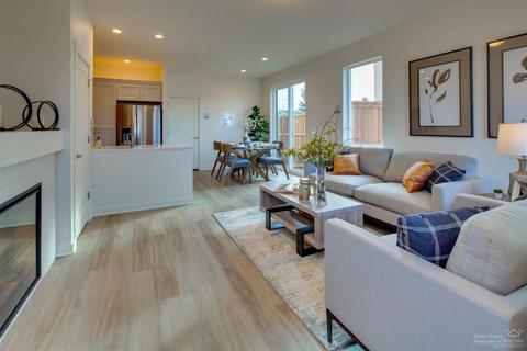 2402 NE Victor Pl, Bend, OR 97701 photo 2