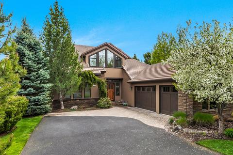 61975 Fall Creek Loop, Bend, OR 97702 photo 2