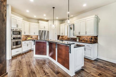61975 Fall Creek Loop, Bend, OR 97702 photo 12