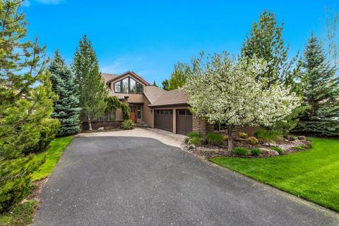 61975 Fall Creek Loop, Bend, OR 97702 photo 1
