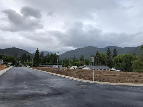 1774 Daffodil Ln, Grants Pass, OR 97526 photo 8