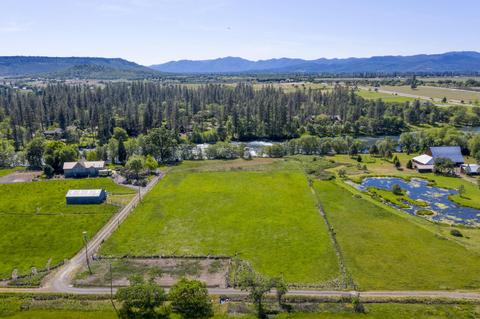 13139 Agate Rd, Eagle Point, OR 97524 photo 4