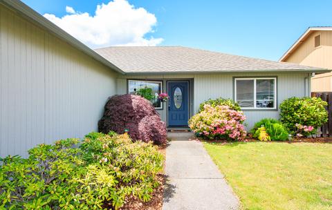 1238 Hawk Dr, Central Point, OR 97502 photo 2