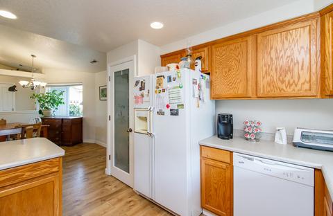 1238 Hawk Dr, Central Point, OR 97502 photo 11