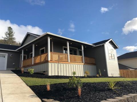 344 Avalon Ter, Eagle Point, OR 97524 photo 1