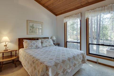 57074 Fox Ln, Sunriver, OR 97707 photo 17