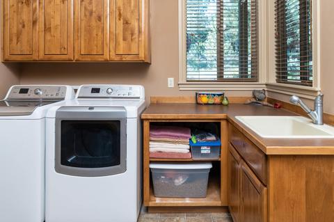 1833 NW Perspective Dr, Bend, OR 97701 photo 11