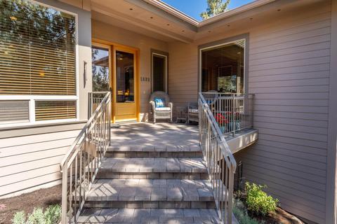 1833 NW Perspective Dr, Bend, OR 97701 photo 4