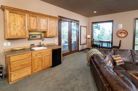 1833 NW Perspective Dr, Bend, OR 97701 photo 9