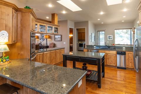 1833 NW Perspective Dr, Bend, OR 97701 photo 7