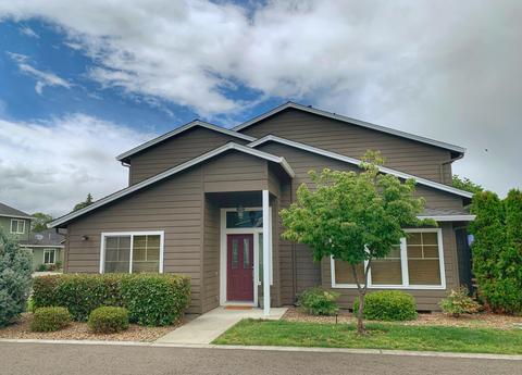363 Live Oak Loop, Central Point, OR 97502 photo 1