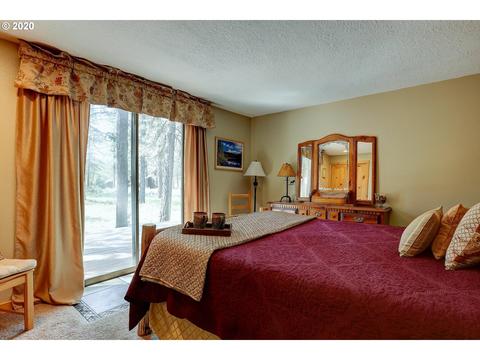 17897 Lofty Ln, Sunriver, OR 97707 photo 3
