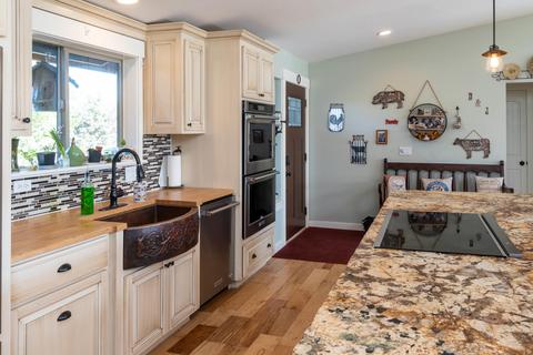 63660 Gentry Loop, Bend, OR 97701 photo 8