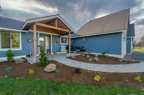 63660 Gentry Loop, Bend, OR 97701 photo 3