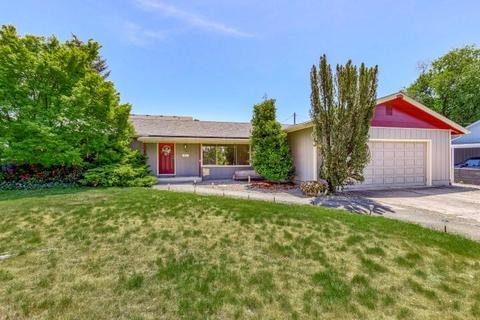 644 Maple St, Central Point, OR 97502 photo 1