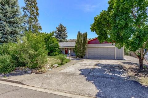 644 Maple St, Central Point, OR 97502 photo 2