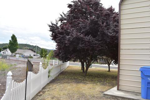 814 Crystal Dr, Eagle Point, OR 97524 photo 4