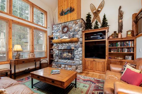57433 Sun Eagle Ln, Sunriver, OR 97707 photo 1