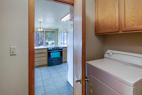 64597 Mcgrath Rd, Bend, OR 97701 photo 17