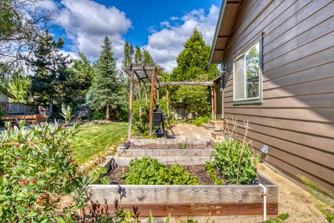 20705 Nicolette Dr, Bend, OR 97701 photo 24