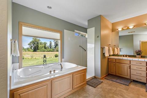 750 Meridian Rd, Eagle Point, OR 97524 photo 10