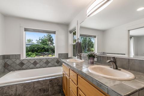 20877 SE Westview Dr, Bend, OR 97702 photo 17