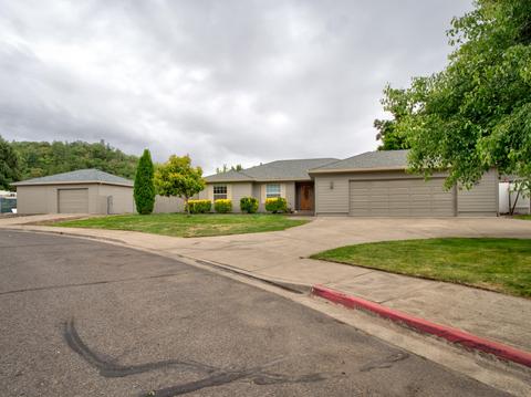 622 E Archwood Dr, Eagle Point, OR 97524 photo 5