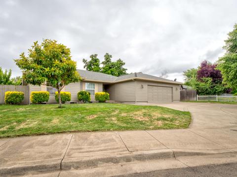 622 E Archwood Dr, Eagle Point, OR 97524 photo 2