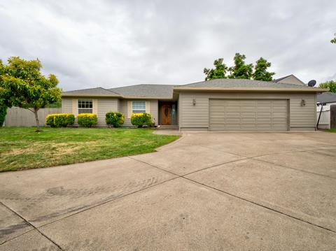 622 E Archwood Dr, Eagle Point, OR 97524 photo 1