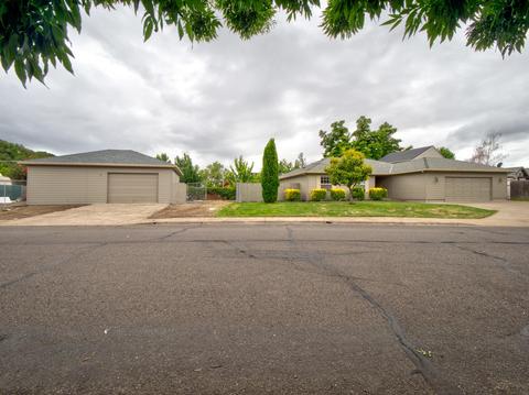 622 E Archwood Dr, Eagle Point, OR 97524 photo 6