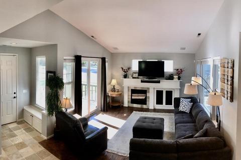 61590 Devils Lake Dr, Bend, OR 97702 photo 4
