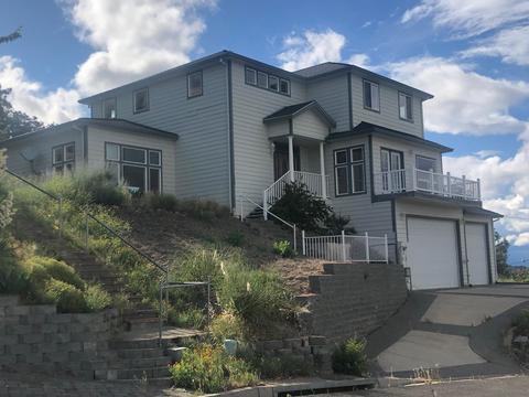 450 Elm St, Phoenix, OR 97535 photo 1