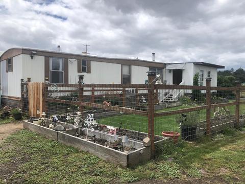 405 Rogue River Dr, Eagle Point, OR 97524 photo 1