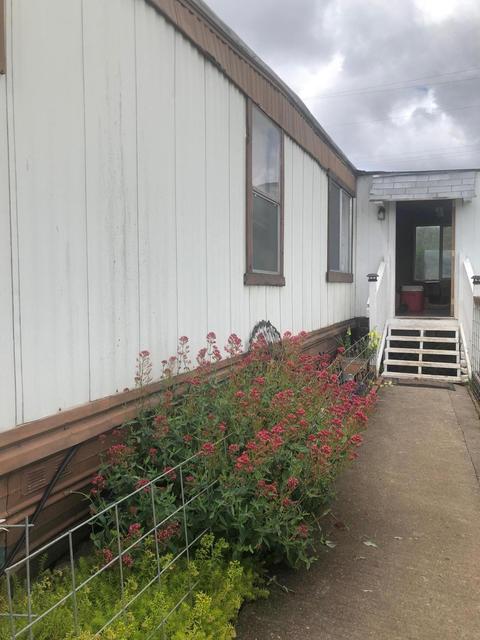 405 Rogue River Dr, Eagle Point, OR 97524 photo 2