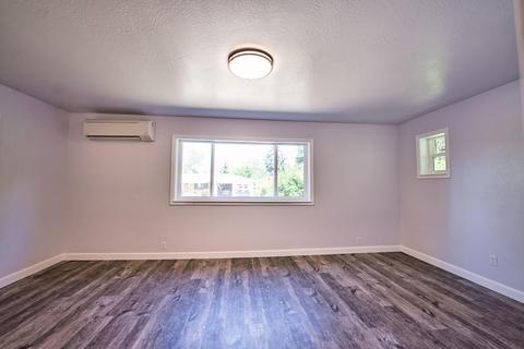 208 S B St, Phoenix, OR 97535 photo 16