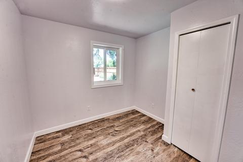 208 S B St, Phoenix, OR 97535 photo 8
