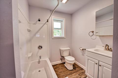 208 S B St, Phoenix, OR 97535 photo 4