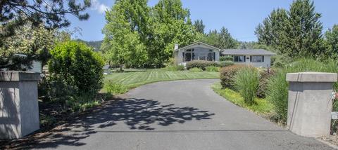 1925 Old Stage Rd, Central Point, OR 97502 photo 2