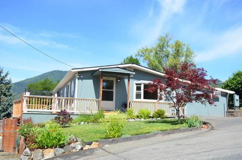 523 Third St, Rogue River, OR 97537 photo 2