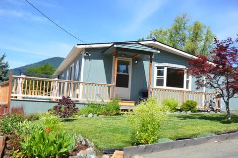 523 Third St, Rogue River, OR 97537 photo 1