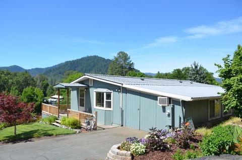 523 Third St, Rogue River, OR 97537 photo 3