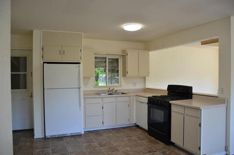 523 Third St, Rogue River, OR 97537 photo 8
