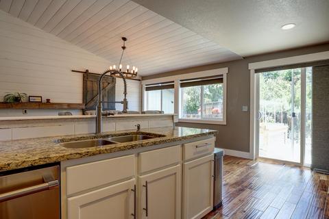 61374 Rock Bluff Ln, Bend, OR 97702 photo 9